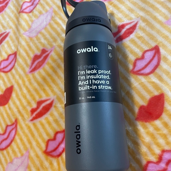 Owala - 32 oz Freesip - Limited Edition Color Drop - Picture 2 of 5